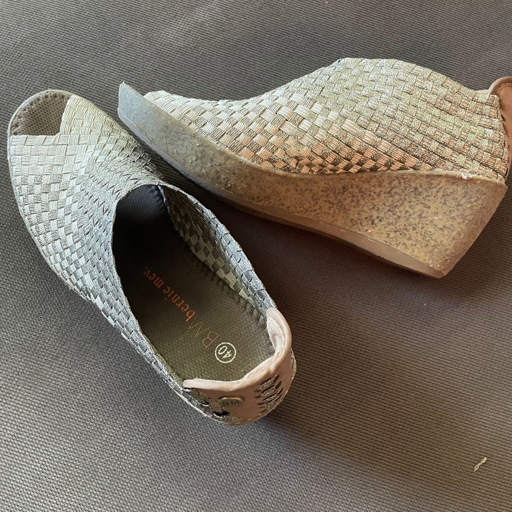 Bernie Mev Sabrina Pull On Wedge Shoes.   Women's size 9 (EU 40)